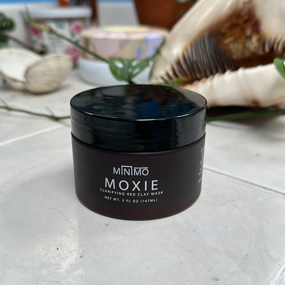Minimo Mozie red clay mask